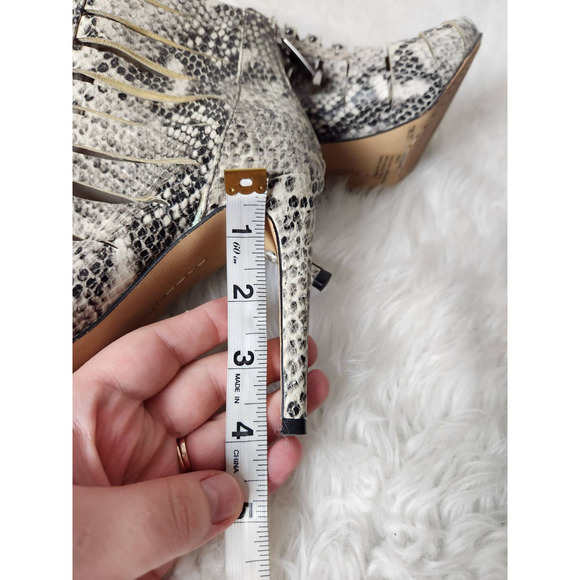 Vince Camuto‎ Womens Heels Sandals Fionna Snake Pattern Lace Up Gray Size 7M/37 - Picture 6 of 6